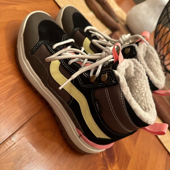 Vans - Picture 3 of 4